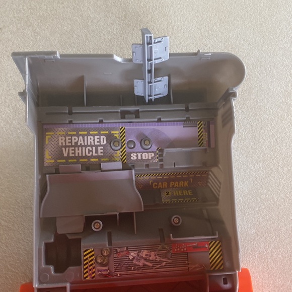 1999 Mattel Hot Wheels V-8 Engine Sto & Go 24 car carrying case with handle - Picture 7 of 10